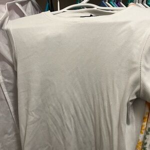 Tahari women’s  short  Sleeve ribbed White Tee